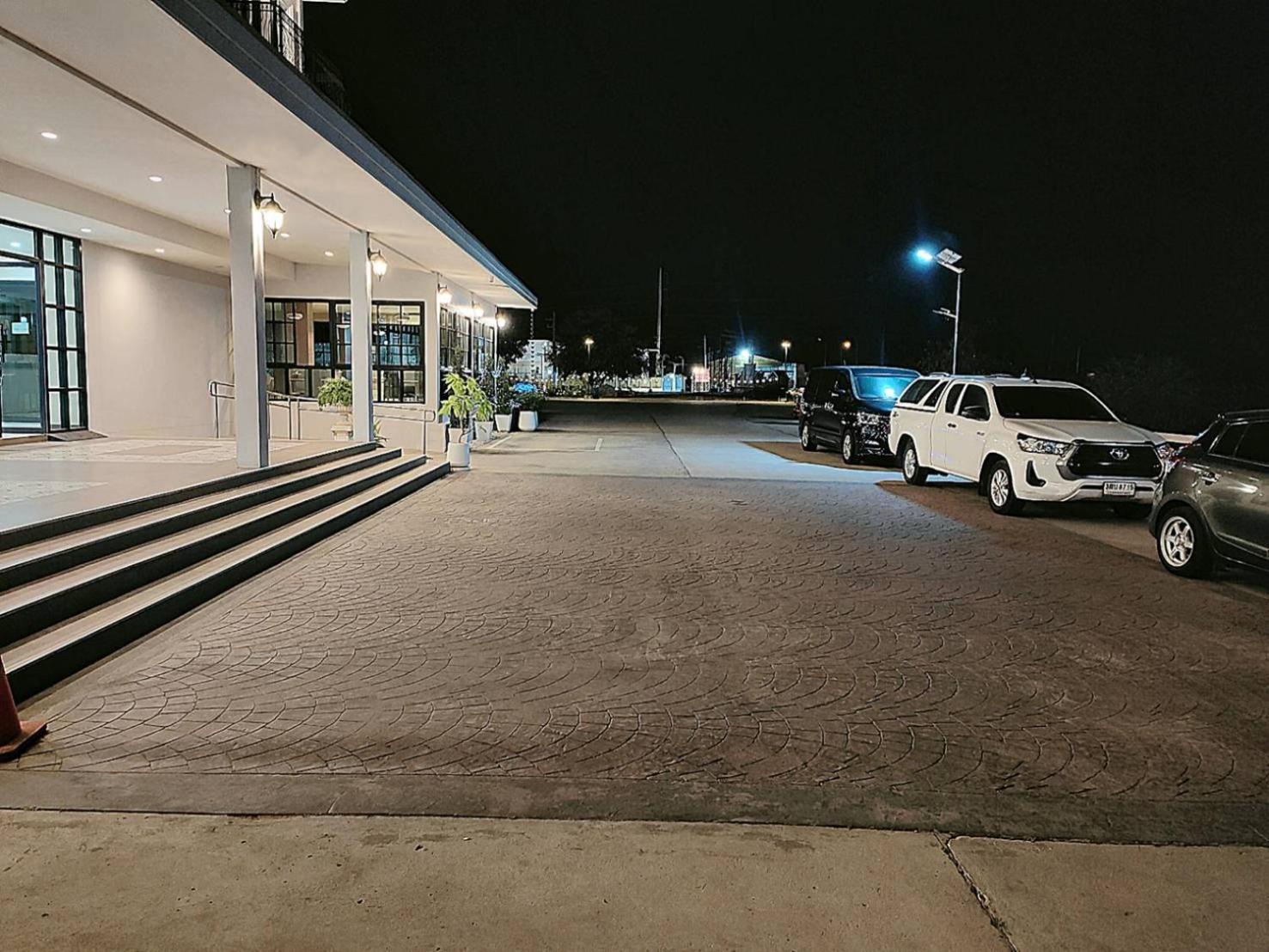โคโค่ โฮเทล Koco Hotel ناخون راتشاسيما المظهر الخارجي الصورة